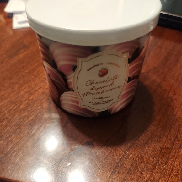 Goose Creek Chocolate Dipped Strawberries Candle - Picture 3 of 5